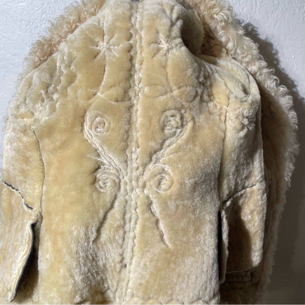 Vtg Afghan curly lamb wool shearling embroidered suede coat penny lane Mongolian - Picture 14 of 16